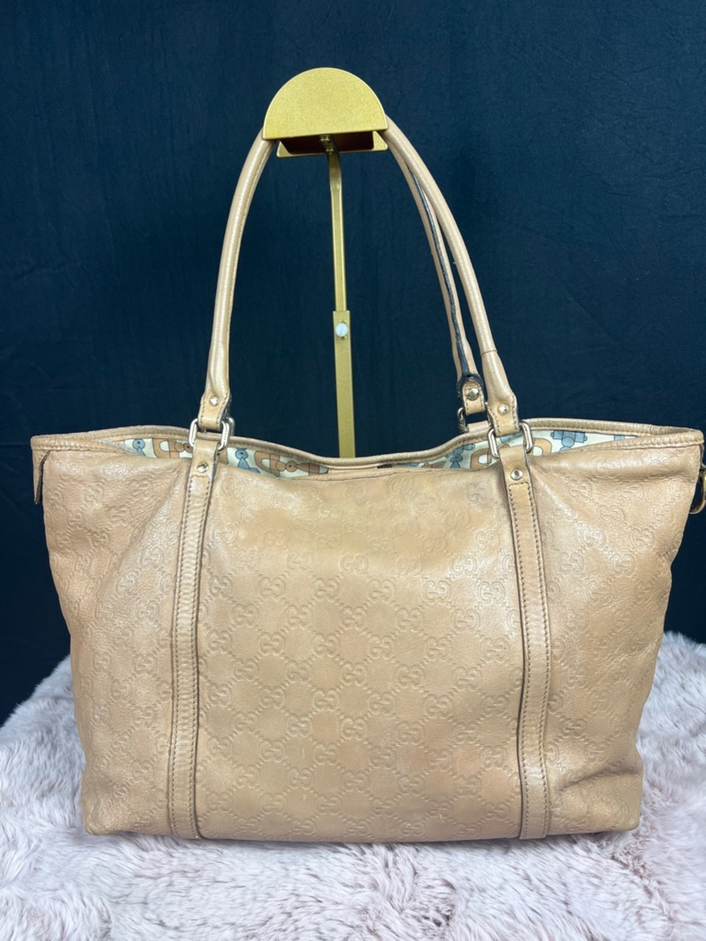 Gucci Beige Monogram Leather Tote Bag - Picture 4 of 11